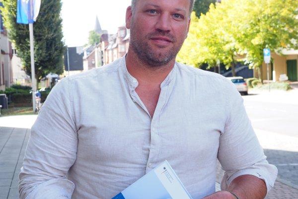 271 Stadtlauf Hanau Interview Opferschutzkoordinator Schrod _002_